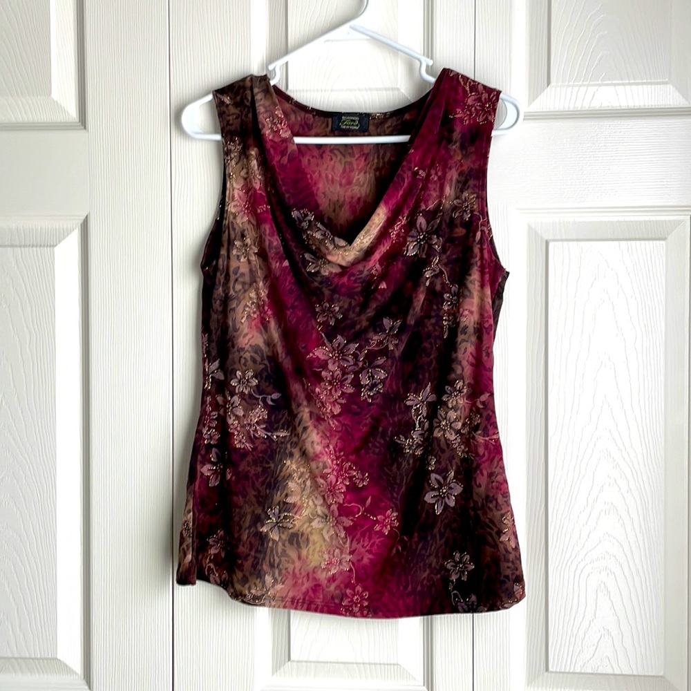 👚Woman’s Sleeveless Cowl Neck Shirt.